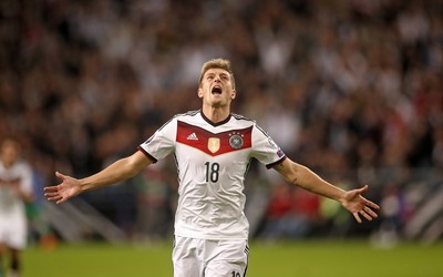 华体会精华-伊萨克抢点铲射得分